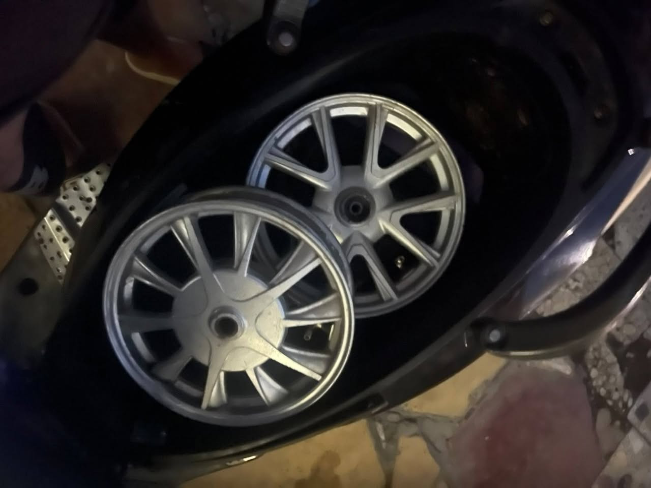 السلام عليكم 
وياله ماكس رياضي  نضاف كلش مابيهن اي شي سعرهن 30الف مكاني بغداد الحريه رقمي ***********
