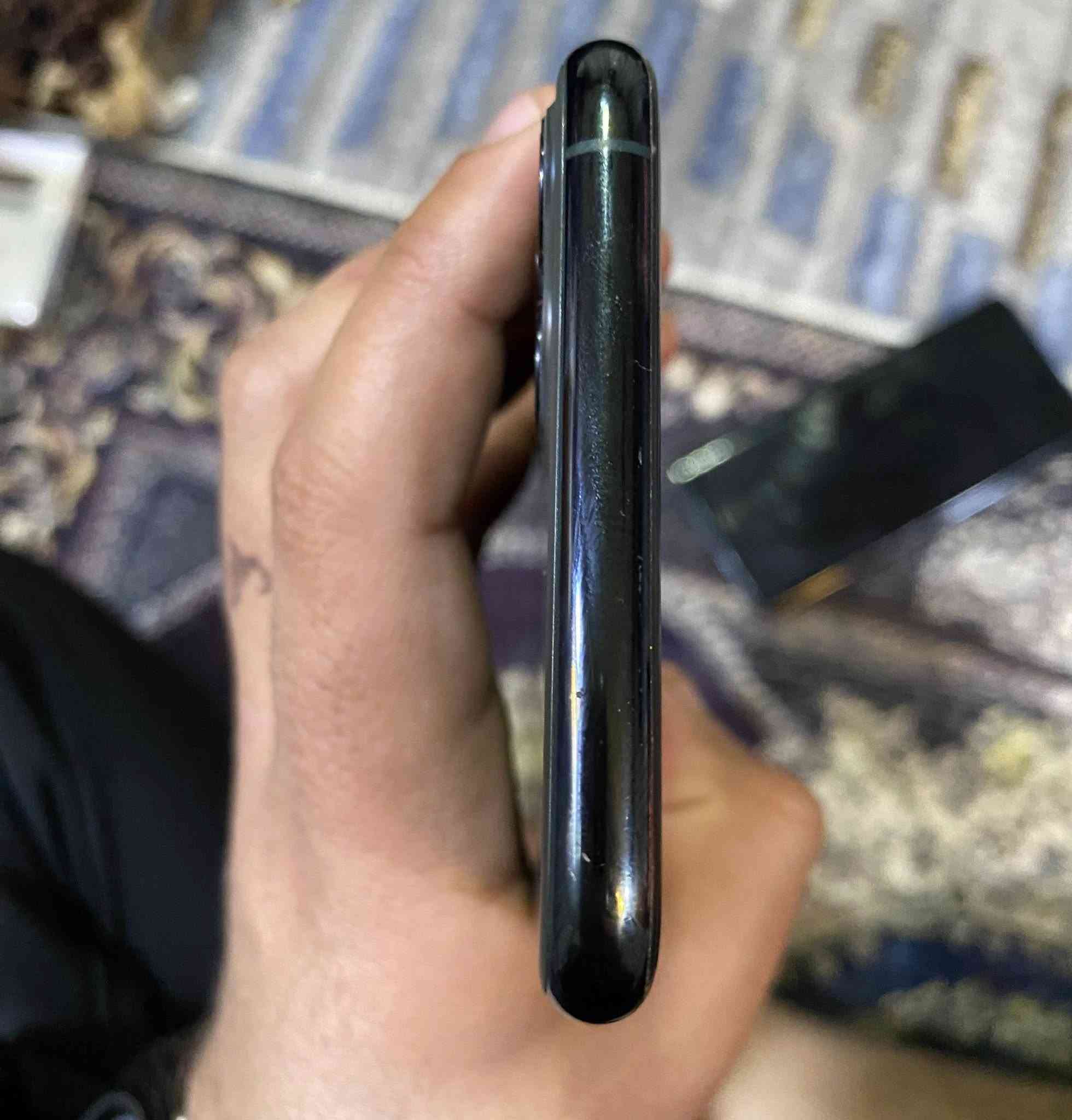 سلام عليكم للبيع أيفون ١١ برو ماكس جهاز بيت نضافه ١٠٠ ذاكرا ٢٥٦ بطاريه ٧٥ فيس إيدي شغال كلشي شغال ع الفحص فقط امبدل بطاريه مستخدمه وشحنه خير من الله كدام العين..  شوكت شاحنه 
مكاني بغداد المحموديه السعر ٢٧٠ بي مجال
***********9
‭٠٧٧٦ ٥٧٢ ١٥٣٠‬
