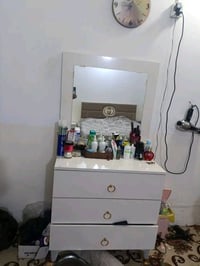 غرفه تركي خمس قطع للبيع الاتصال عل رقم الهاتف وبي واتساب 07815142163