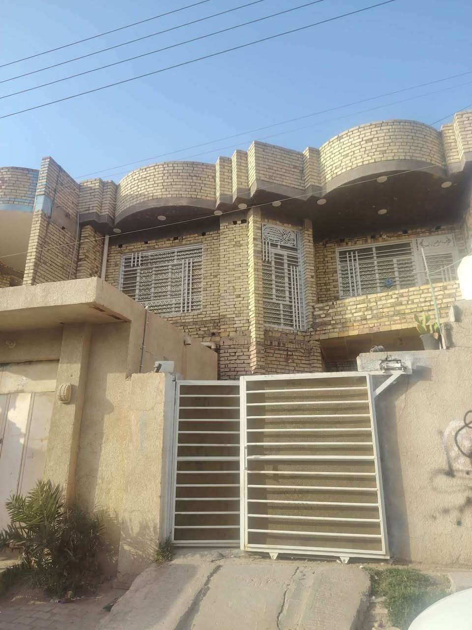 سلام عليكم بيت بل شيشان الثانيه قاطين مساحته ٢٢٥ شارع ١٢ متر فرع الاتصال ***********

