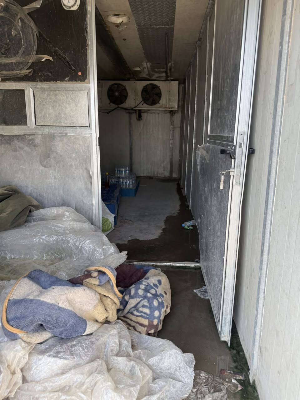 سلام عليكم براد لبان وكرفان عاطل ماطورسعر 600 وبي مجال  لي يريد ينتصل عل رقم ***********
