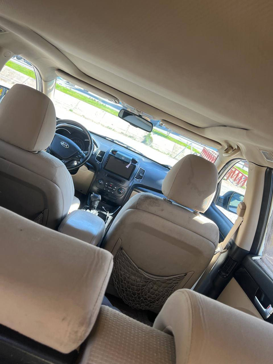 السلام عليكم
سورنتو 2013 شكل ال 14 
بيها جاملغ و باب الصدر صبغ 
و بيها جاملغ خلفي السائق و باب خلف السائق 
يعني 4 قطع صبغ و ربع البنيد 
السياره خليجيه مكينه 3600 سته 
مواصفات الخليجي فول عدا البصمه 
***********

كربلاء الگنطره البيضه 

بانوراما 
تحكمات ستيرن 
مري شفط 
شاشه كامره 
كرسي كهرباء 
اوكس يو اس بي 
حساس امامي 
حساس خلفي 
اناره داخليه 
3 قطع تبريد 
7 راكب 
ثلاث وضعيات قياده 
مانع انزلاق 
نضام ايكو لتقليل صرف 
السياره اربيل راعيها كربلاء
