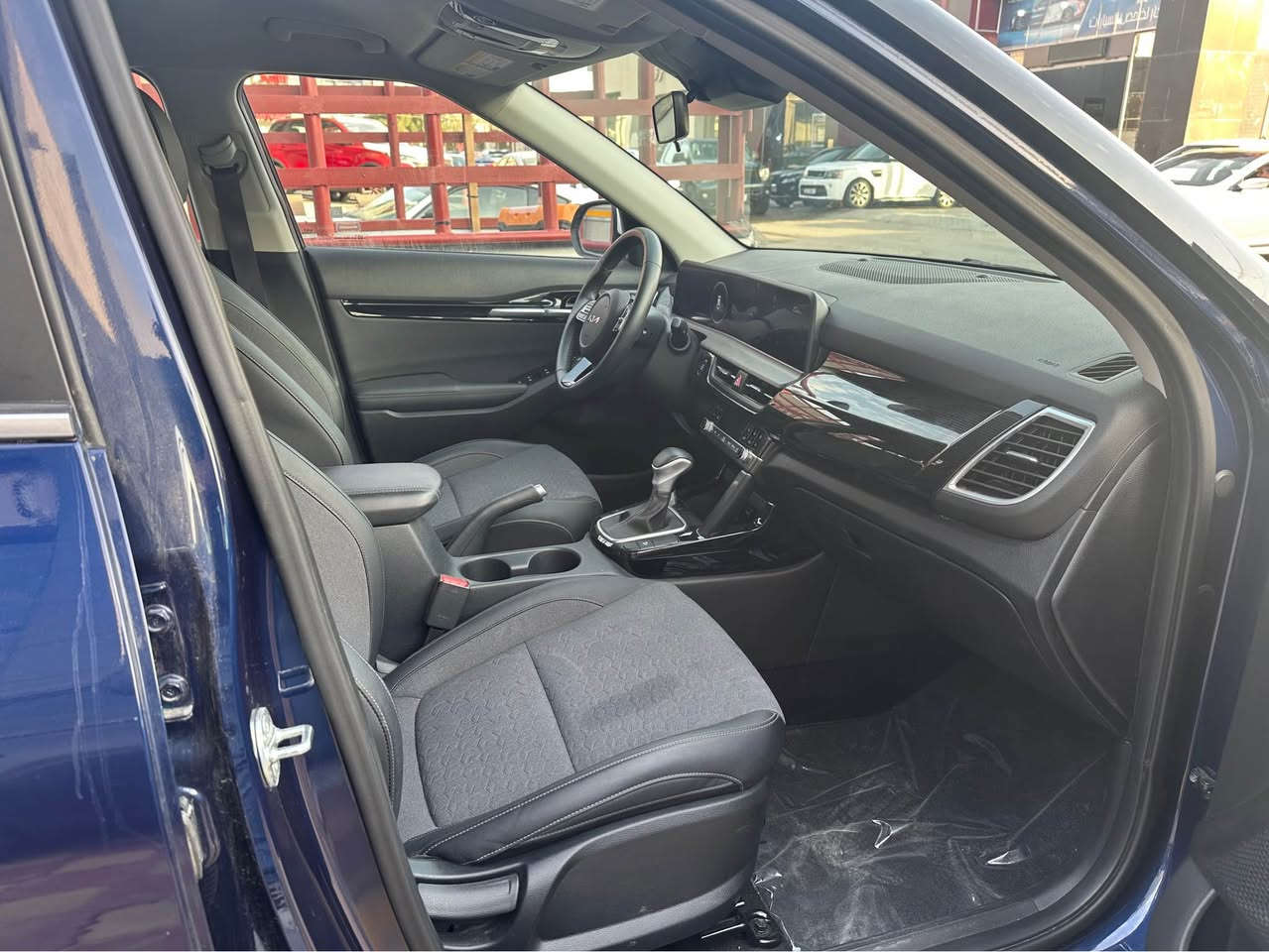 كيا سلتوس موديل 2024 
المواصفات فول عدا الفتحه لان السياره تو كلر لونين بلادي 
مكينه 2000 دوش المرغوب 
ممستخدمه بلعراق ابد ماشيه 10 الاف من امريكا 
وياها بصمتين اصليات وسبير وعده كامله 
السياره وارد بيها قطعه وحده صبغ البنيد فقط الحادث 
واجتي مو امريكا بيها كلير بلداير مال جمالغ خلفي فقط 
وسياره مرقمه بغداد وباسمي 
مكاني بغداد الكرخ معارض البياع معرض التميمي 
السعر 16500 دولار 
للاتصال *********** بغداد, العراق
