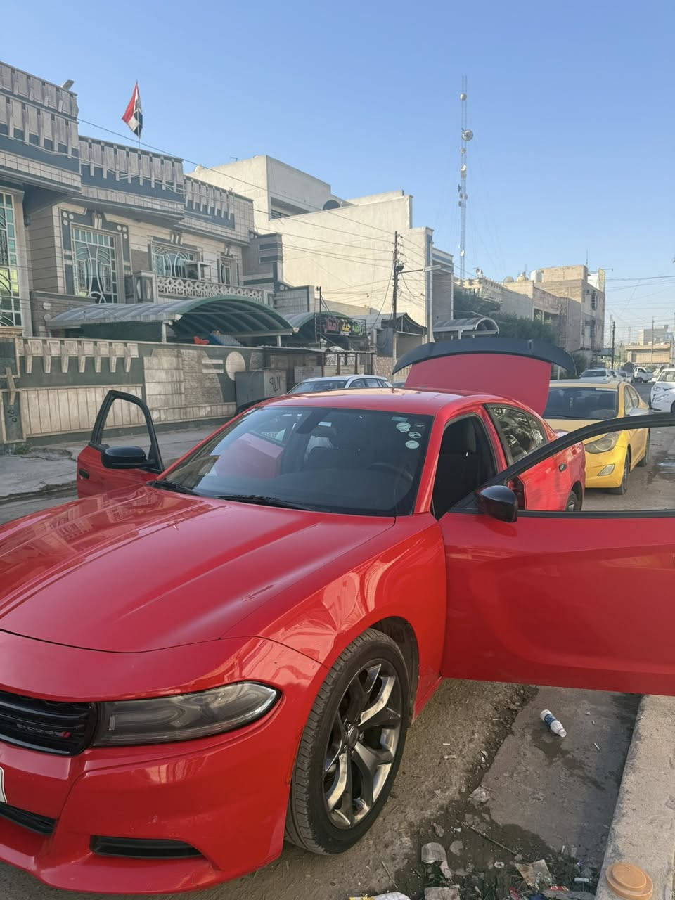 سلام عليكم
جارجر sxt 2019 
مرقم بسمي مكاني بغداد كاظمية 

 وارد كندي بدون ضرر 

ماشية 100الف 

بيها بارد بل جاملغ الخلفي بسيط

بدون ايرباك

مواصفات الsxt معروفة سيارة كاملة بدون نقص شغل وطلع 
السعر٢٢٥بيه مجال 
***********
