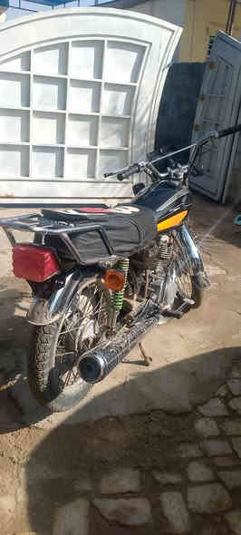 السلام عليكم دراجه ارشه للبيع موديل 2014 أروق ضايعه محرك ما بي شي كهرباء كله شغاله ما عوزه شي السعر 350بيه مجال العنوان واسط قضاء العزيزية للتواصل رقم ***********
