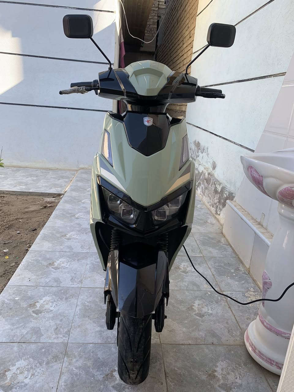 دراجه شحن للبيع موديل2025سكنس بعدهي جديده حيل مستخدمه قليل بطاريات جدد بعدهن الدراجه كلشي بيهه شغال مكاني الطارميه إذا مراوس هم أراوس /***********
