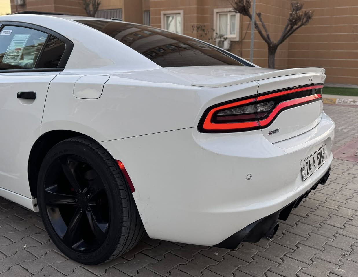 السلام عليكم
جارجر 2017 SXT بلاس كلين تايتل السياره حيل جديدة وحلوه بدون صبغ حتى دعاميات بدون صبغ بيها تعديل بارد صغير فقط 

العداد / 71000 ميل 
محرك / V6 3600

✅مواصفات 

شاشة 
بصمة 
مقاعد تدفئة تبريد 
مقاعد خلفي تدفئة
مقاعد جلد 
مقاعد  خرن
سلايت 
حساس خلفي 
لايت led 
تشغيل عن بعد 
تحكمات ستيرن 
ستيرن تدفئه 
لايت زنون اصلي 

وباقي مواصفات ال SXT بلاس المعروفه سياره دينار متصرف عليها جاهزة من كل نواحي 
رقم دهوك تحويل ثاني يوم 

مكان سياره بغداد زيونة 

للاتصال 
***********
