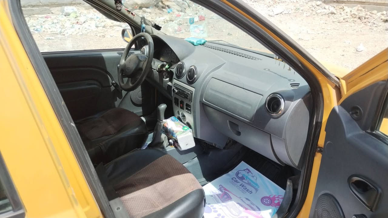 السلام عليكم عندي سياره رينو الفين وتسعه البيع أو مراوس بيها نقوص بسيطه عنواني بغداد وهاذه رقمي *********** سعر ٣٣
