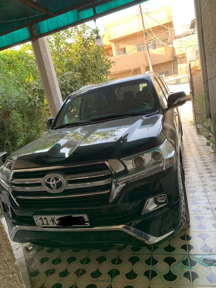 لاند كروز موديل 2017 بريم جي اكس ارلون اسود رقم بغداد بيه طخه بالجاملغ الخلفي شبر صبغ والباقي مكفول سعره 415 لستفسار اتصال  ***********
