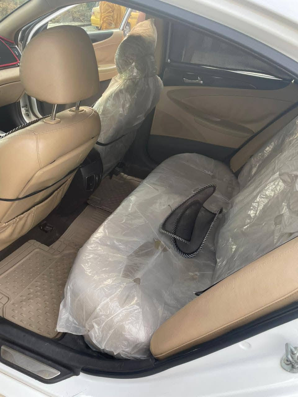 سوناتا موديل 13خليجي فول 
مكينه 2400 مامفتوحه بيه بس باب مصبوغ 
السعر 120 سياره جديده ربع ماتصرف عليها 
***********
