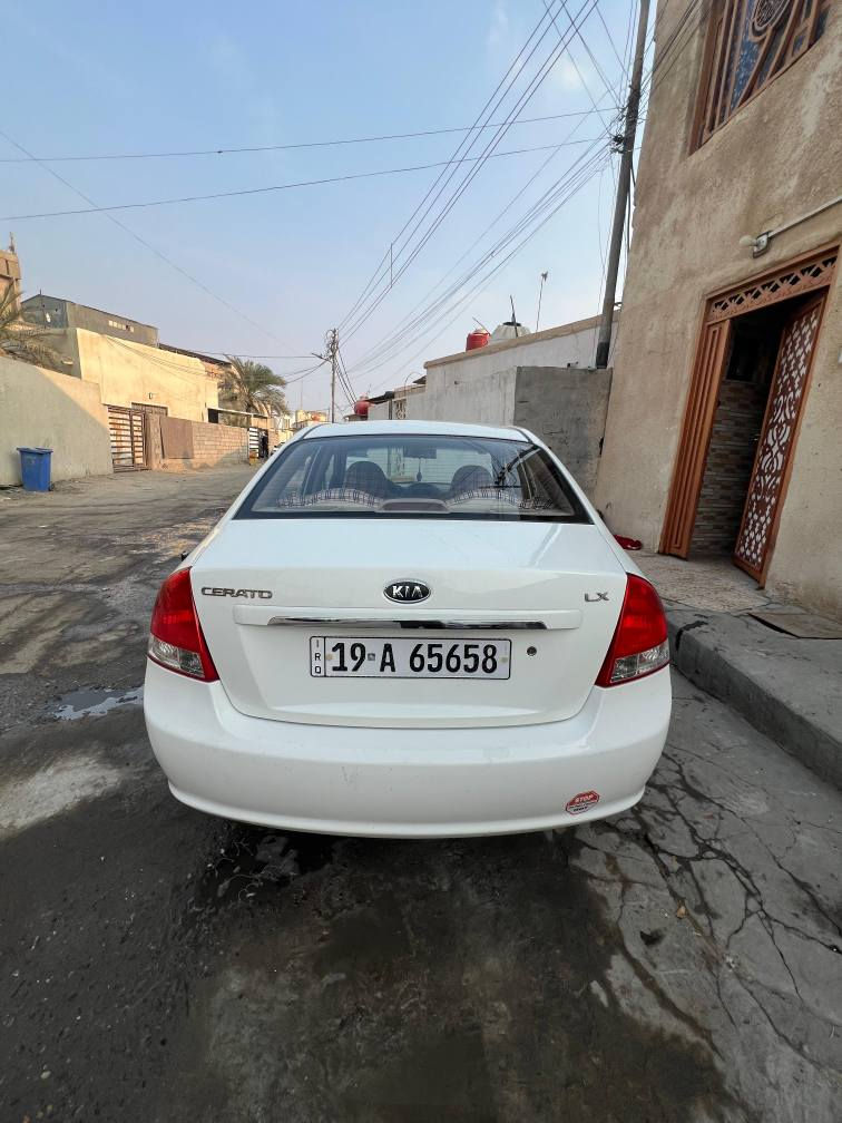 سلام عليكم كيا سيراتو مديل2009 كفال من صبغ وتبديل بيها باردات اثنين وتكحيل بدون معجون وصبغ مكينه 1600دكشن عالي وارد خليجي  سعرها100 وبيها مجال .  سنويه بسمي رقم كربلا عنوان بصرا حكيميه . رقم الهاتف *********** البصرة, العراق
