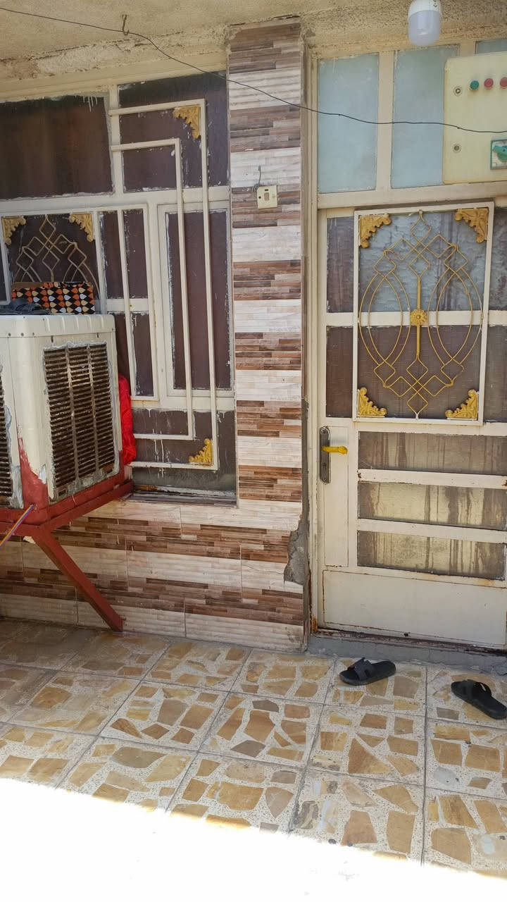 الدار للبيع  المساحة ٨٠ متر حي النصر الاولى شارع المستوصف الفرع السادس فرع روضة جنات الغدير البيت نوع العقار مالية.. 
الاستفسار على الرقم ***********

