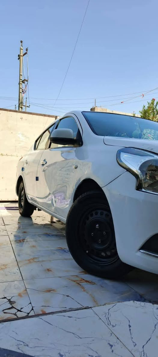 سلام عليكم نيسان سني مديل 2020 سياره جاهزه اي نقص مابيه ترايك للسعوديه بيه حالوب خفيف كلش مايبين وبيه ضربه يم قبق البانزين باردات خفيفه المهم سياره اكفل كص ونقل وعيب شرعي وصبغ عام ودواخل كله سليمه مال بيت مامتعوبه شاشه وكامره تحكم ستيرن 85بيه مجال مكان بصره كرمه ***********
