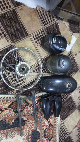 سلام عليكم  للبيع غراض دراجه وخوذ لسعر  ب60 الف كلهن ولشراي يدلل وهاذه  ***********
