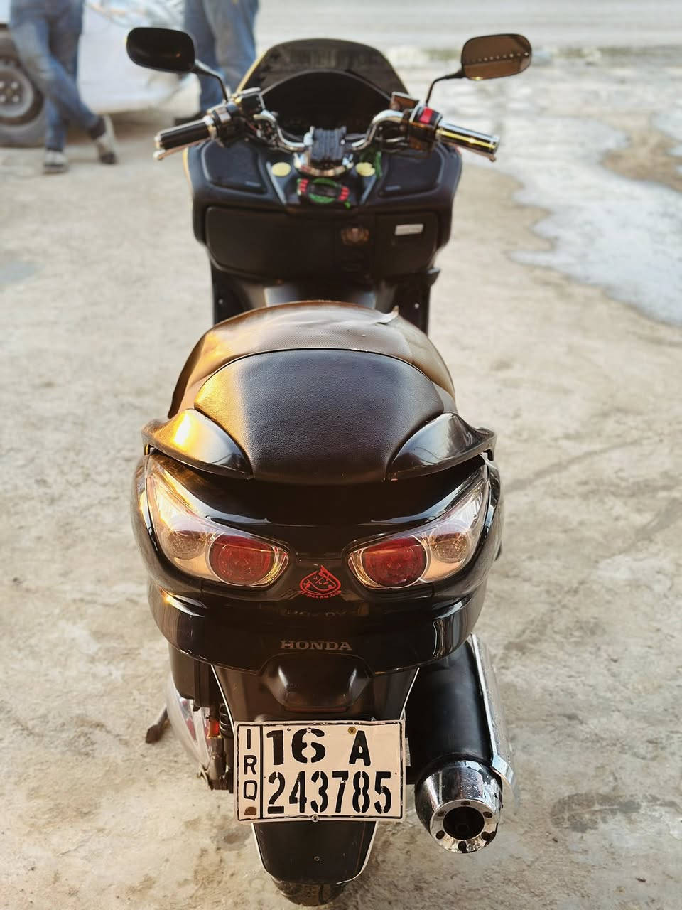 السلام عليكم فورزة 08 مكفولة من كلشي الدراجة كلشي شغال وكل نقص ما بيهة (كير ملغي )تايارات جدد بانزين محسن دهن امزويل ماي زيتي فلتر شوتة كل تبديلة دهن وحيلً معتني بيهة محتاج فلوس واريد ابيعهة س.ع.ر مليون وربع وبيهة مجال مكاني الديوانية -دغارة رقم ***********
