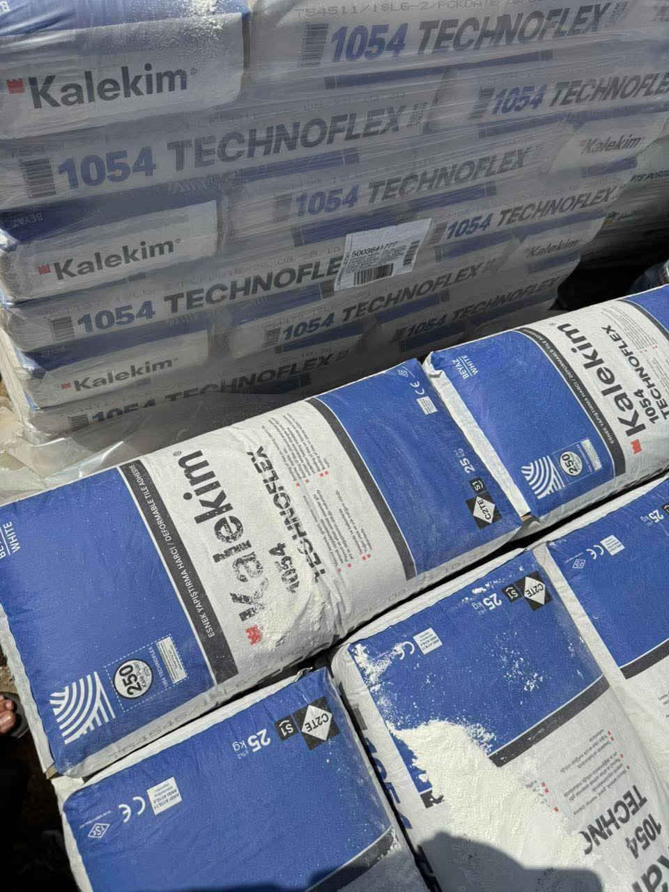 على بركة الله يتوفر لدينا جميع انواع الكاشي الموزائيك درجة اولى قياس 40+40
وجميع انواع الاشتايگر الخاص للسطوح مع كادر عمل متكامل كرسته وعمل.... 
سمنت ابيض تركي بسعر الجمله..... للاستفسار اكثر الاتصال على الارقام التالية متوفر وتساب 
☎️***********
☎️***********
