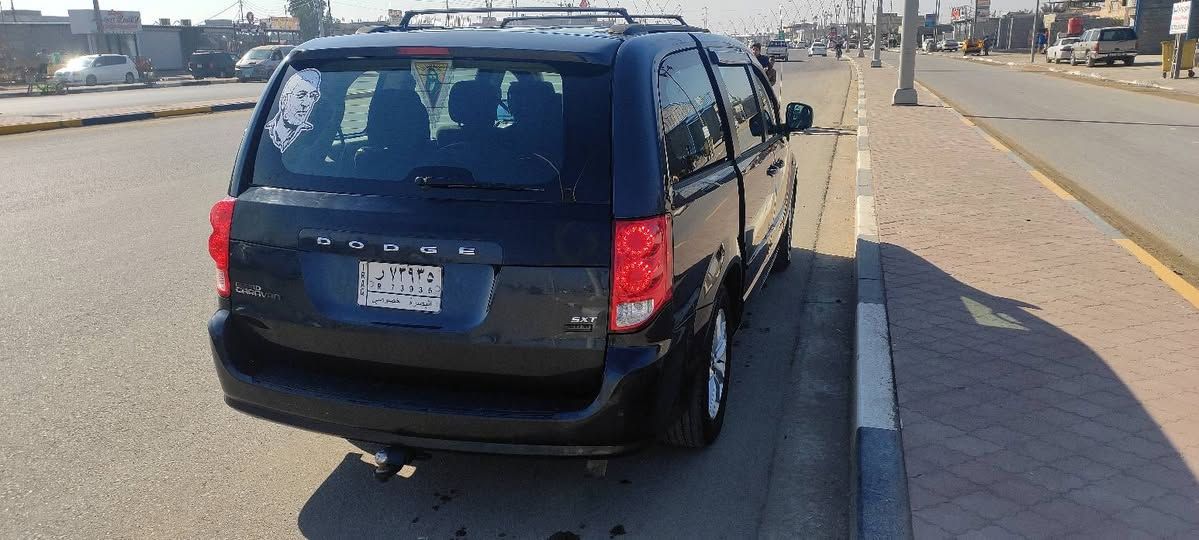 السلام عليكم دوج كرفان 14 فول مواصفات 
مكفوله من الضربه كير مكينه كفاله جام كهرباء كشن السايق كهرباء ابواب كهرباء جنطه كهرباء تخم تاير جديد حداديه جديده منضومه ماء جديده حماوه طبيعيه صيف شتاء لايت ناصي زنون عالي اصفر كشنات بلع تحكم ستيرن جهتين السعر 150 وبيها مجال  رقم بصره مكاني بصره ***********
