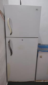 ثلاجه للبيع السعر 150هاذه رقمي 07821078190 ينتصل عل هاذه رقمي