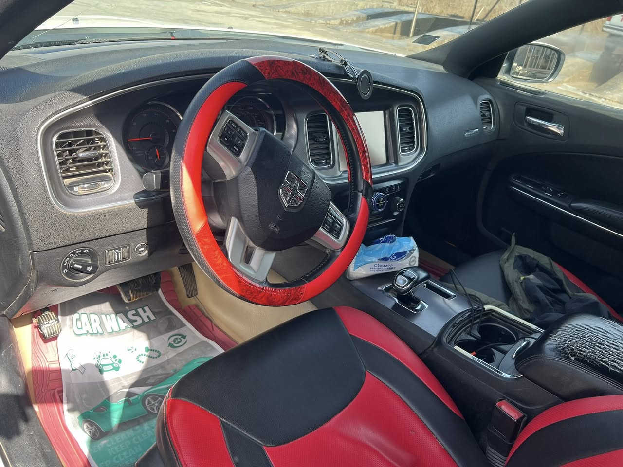 السلام عليكم  جارجر ٢٠١٤ وارد   حادثها جاملغ خلفي  وبيها رش مثل ماواضح بالسونار  سياره بلاديه بجم كبس 
مكينه وكير مكفولات ماشيه ١٥٠الف حقيقي
السعر ١٣٣$وبيها مجال 
***********
