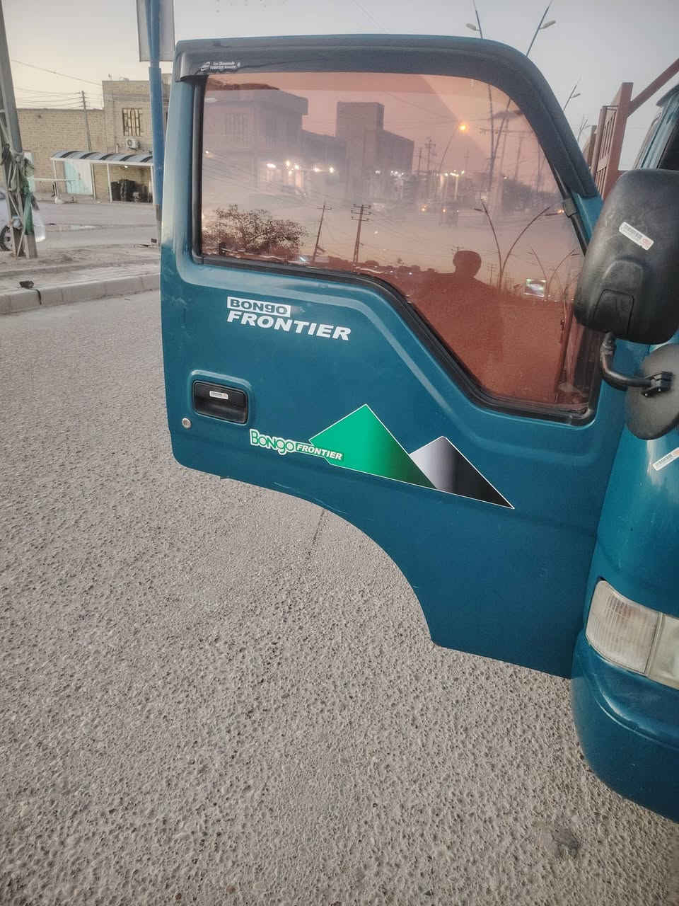 كيه فونتيره موديل 98  سنويه باسمي جديده كير محرك حداده تخم تاير باتري جديد السعر 75 وبيها مجال العنوان ميسان حي الوحده ***********
