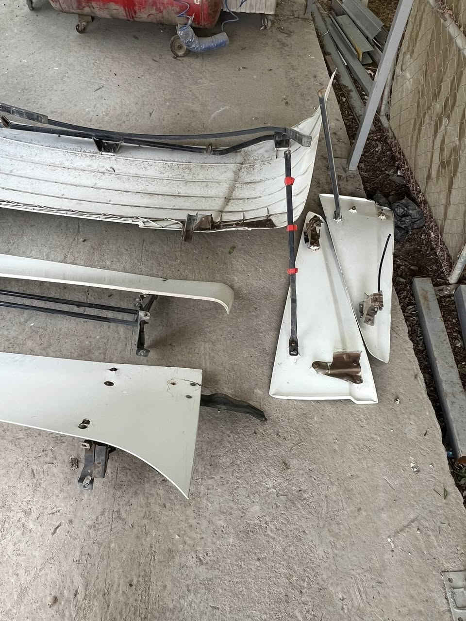 كاسحة وزعانف مال سكانيا للبيع. السعر 350 الف للاستفسار ع رقم. ***********
