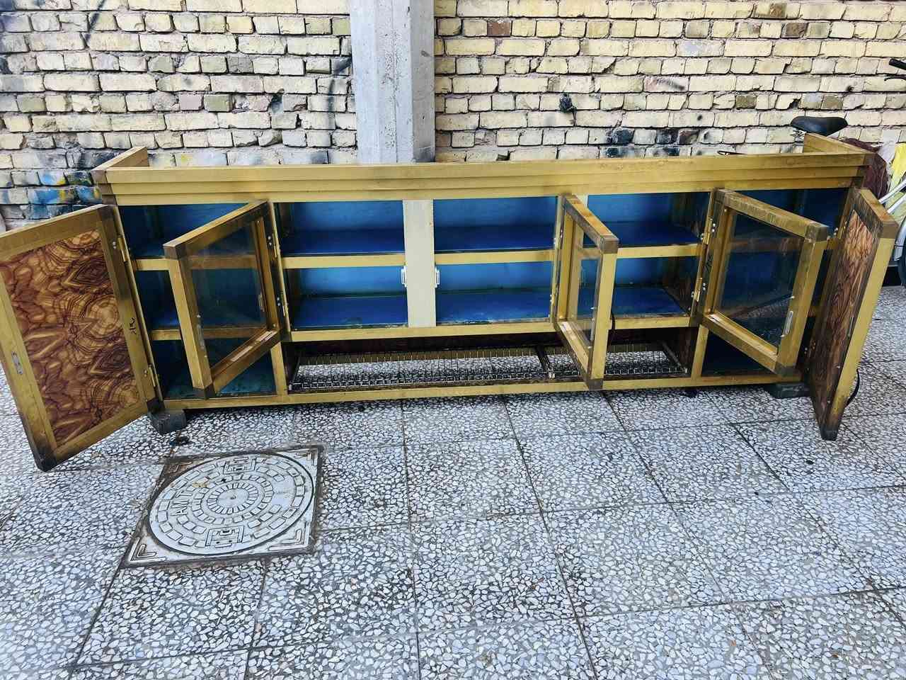 كاونتر نوع الثقيل تعليك الالمنيوم حجم مترتين ونص معا سنك اشتريته يمكن قبل سنه ونص او سنتين بعده حتى جيس الازرك بي تكدر انت تاخذه وتشيله ويصير انضف بعد سبب بيع نريد نفلش مطبخ لن نوعيته كلش زينه وقوي *********** مكان ياسين خريبط سعره 500 الف وبي مجال خذيته ب واحد ونص قسم بالله
