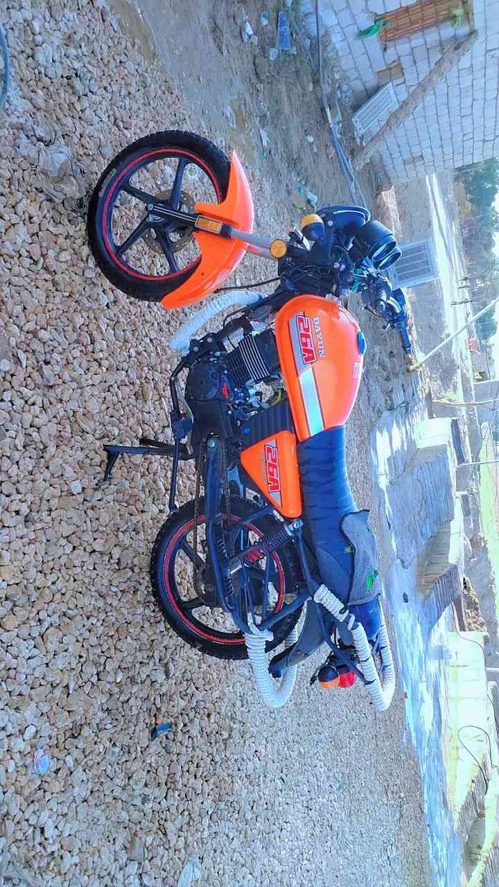 سلام عليكم دراجة دايوان للبيع موديل 23اواق اصوالي اصوالي  وصل معرض. منفيس شرط ترقيم  مكفولة كفالة. عامة  كهربائيات كاملة كلهة شقالة.  محرك. 200 كتابة حمرة.  سويج سجينة يعني مواصفات كاملة السعر مليون. 600وبيهة مجال. رقم ***********
