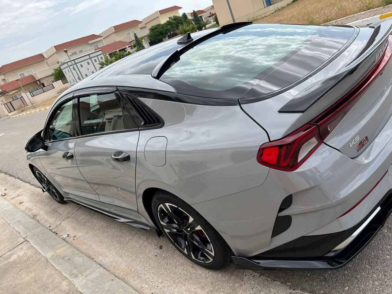 كيا كي فايف 2023 فئه GTLine فول مواصفات
لون آسمنتي داخل احمر 

سنويه ( باسمي شخصيا ) تحويل  مباشر 

ماشيه 21 الف mi

وارد امريكي ضررها بسيط جاملغ وباب مبدله بباب بلادي. وبيها بارد شبر فقط 

ارضياته الاصليه وياها  

بصمة

بانوراما

داخل جلد احمر 

شاشه كبيره مال فول مدعومه بنظام GPS وكار بلي 

شاحن تلفون لاسلكي

رادارات محيطيه 

قيادع ذاتيه 

اوتو ستوب امامي

اوتو ستوب خلفي 

هاند بريك بصمه

نظام اوتو هولد

صندوق جلاق

وسائل ترحيب 

كامره خلفيه داره فولHD 

ويل كب الجبير

نطام مري متحسس

خمس مودات قياده

تدفئه بالسترين

اشاير بالمري

بك لايت ليد

محرك 1600 تيربو 

ومواصفات الجيتي لاين معروفة

السعر 30 مليون 

الله شاهد من امريكا طالعة ب16 الف $ 

ونقل وتصليح وكمرك وكماليات اصليه السياره صارت عليه اكثر من 24 الف $ 

والوصولات موجوده وبالعافية على الي ياخذها 

سعرها 30 مليون 

هذا رقمي 

*********** 

مكاني بغداد

ومواصفات الجيتي لاين معروفة
