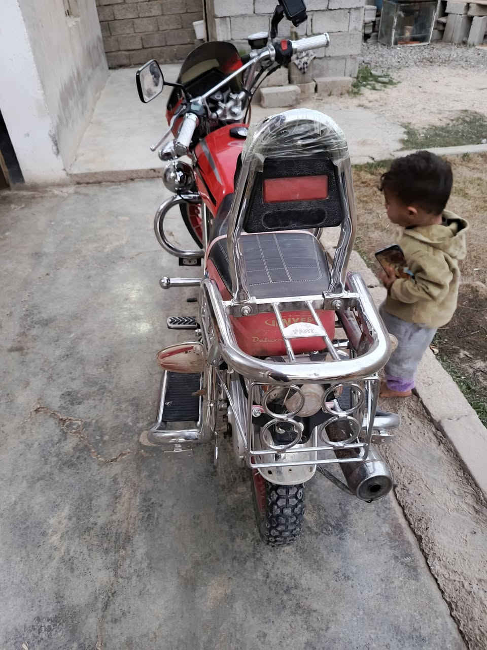 #للبيع 

جني كله موديل 2024 وضع شركه كهربائيات كلها شغاله تشغيل عن بعد سويج بلادي بس الويل الخلفي بي طعك خفيف باقي كلو شرط السعر 650 وبي مجال بصيط الشراي يتصل ***********
