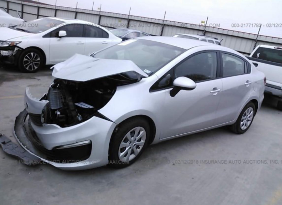 كيا ريو 2017
وارد امريكي
محرك 1600 GDI
رقم اربيل الماني
كير مكينة تبريد شرط
ماشية 192km وقابل للزيادة 
ضرر بامريكا موضح بل صور 
وضرر بل عراق بيها باب وجاملخ الخلفي جهة السايق 
يعني ٤ قطع 
بيها ايرباك ستيرن وبردة راجعات سستم
***********
