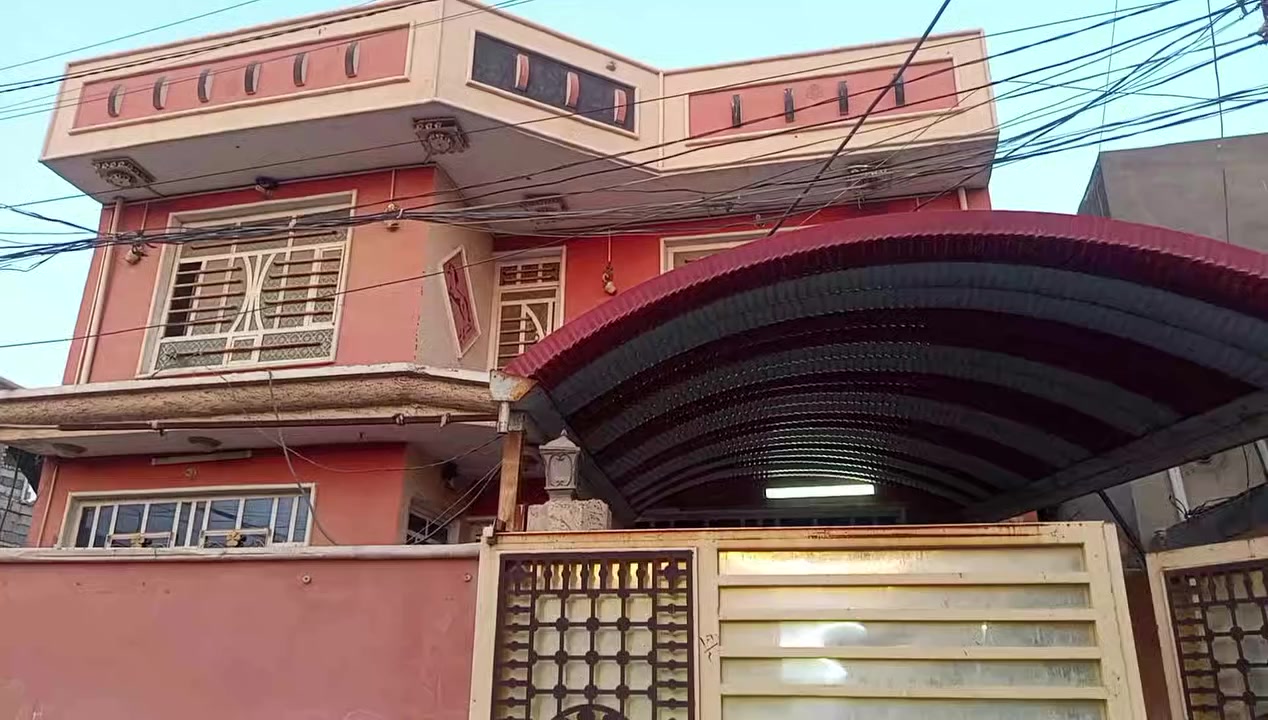 السلام عليكم بيت للبيع في حي الرسالة قرب مدرسه اريحا طابو صرف المساحه 200للستفسار***********
