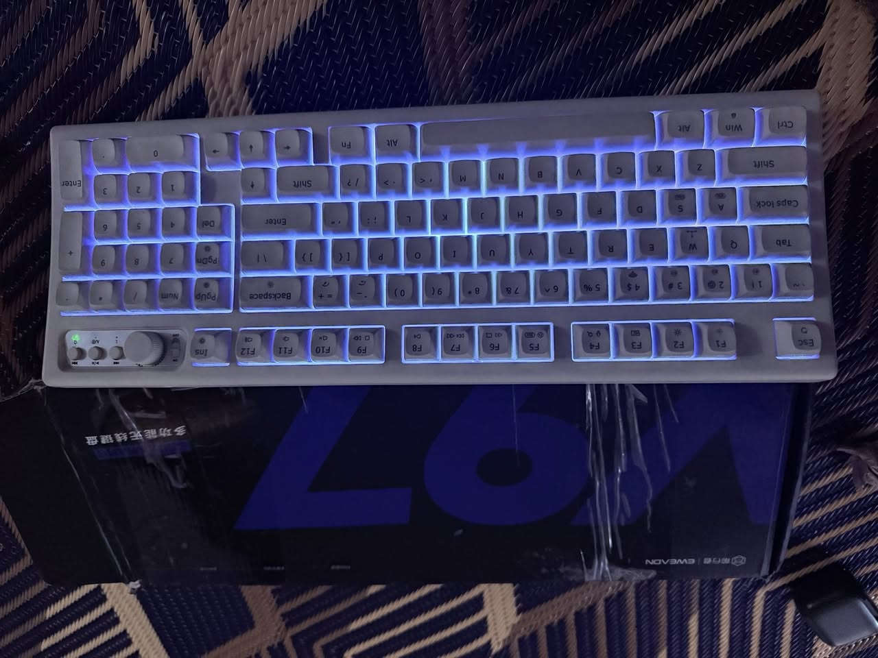 كيبورد فحم هو كدامكم شغال بس ماعدي حاسبه افحص دكم فحمممم خلي سعر وبالعافيه عليك


**إذا كنت صاحب هذا الإعلان وتريد حذفه لأي سبب، رجاءا أرسل رسالة إلى الدعم الفني**