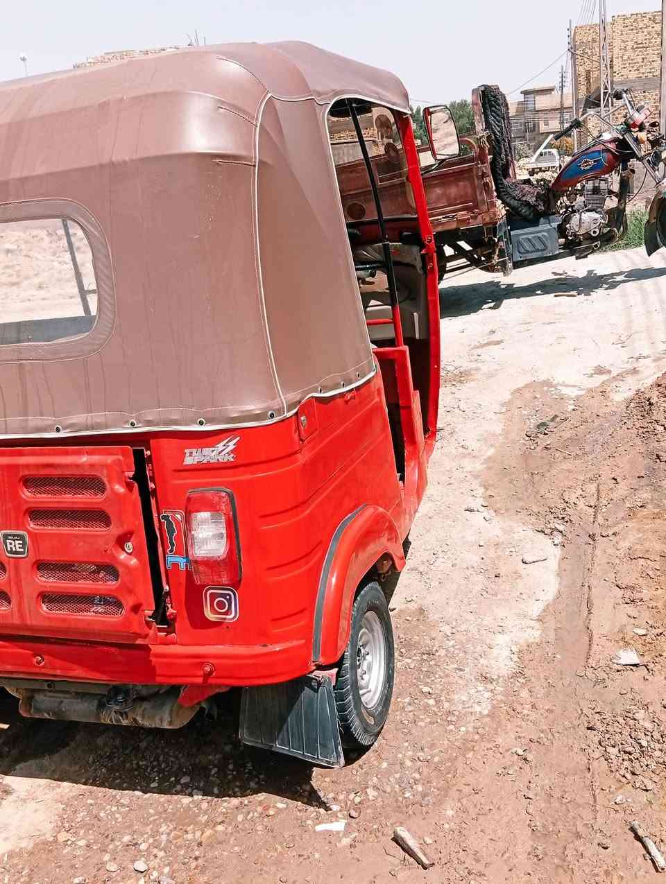 سلام عليكم تكتك اللبيع موديل 17طابه بل 18تكتك خير من الله مكينه 20بل جيس جديده والاتبخير والاتنقيص كلشي مابيه كبل الشارع تخم تايرات داوشمه جديد كهربائية كله شغاله تكتك احله من صور الله شاهد مسجل جديد شباب كله جديد تكتك مانقصه شي مكان حله تواصل على هذه رقم ***********
