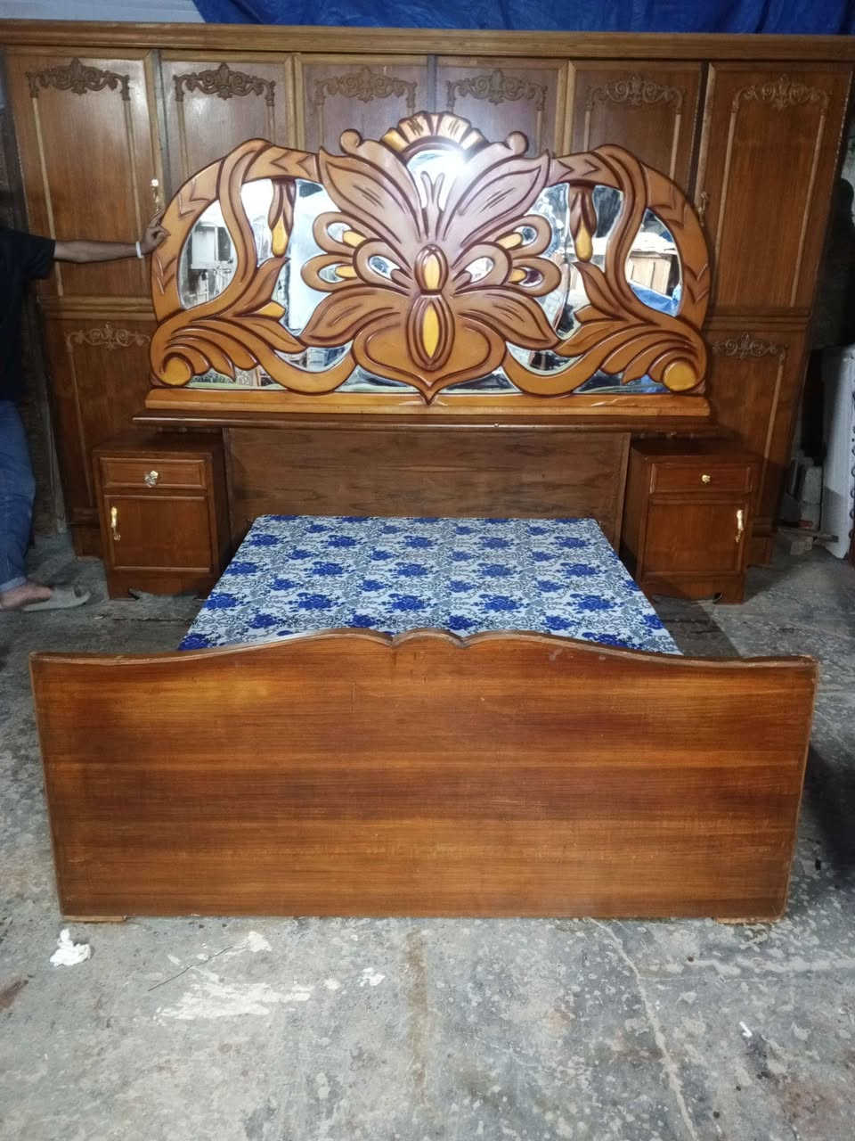 غرفه صاج العراقي الاصلي الثكيل  ام 6 ابواب مقطع  و4 مجرات  كامله ونضيفه 
سعر 600 قفل
الشراي يجي خاص او يتصل *********** بغداد, العراق
