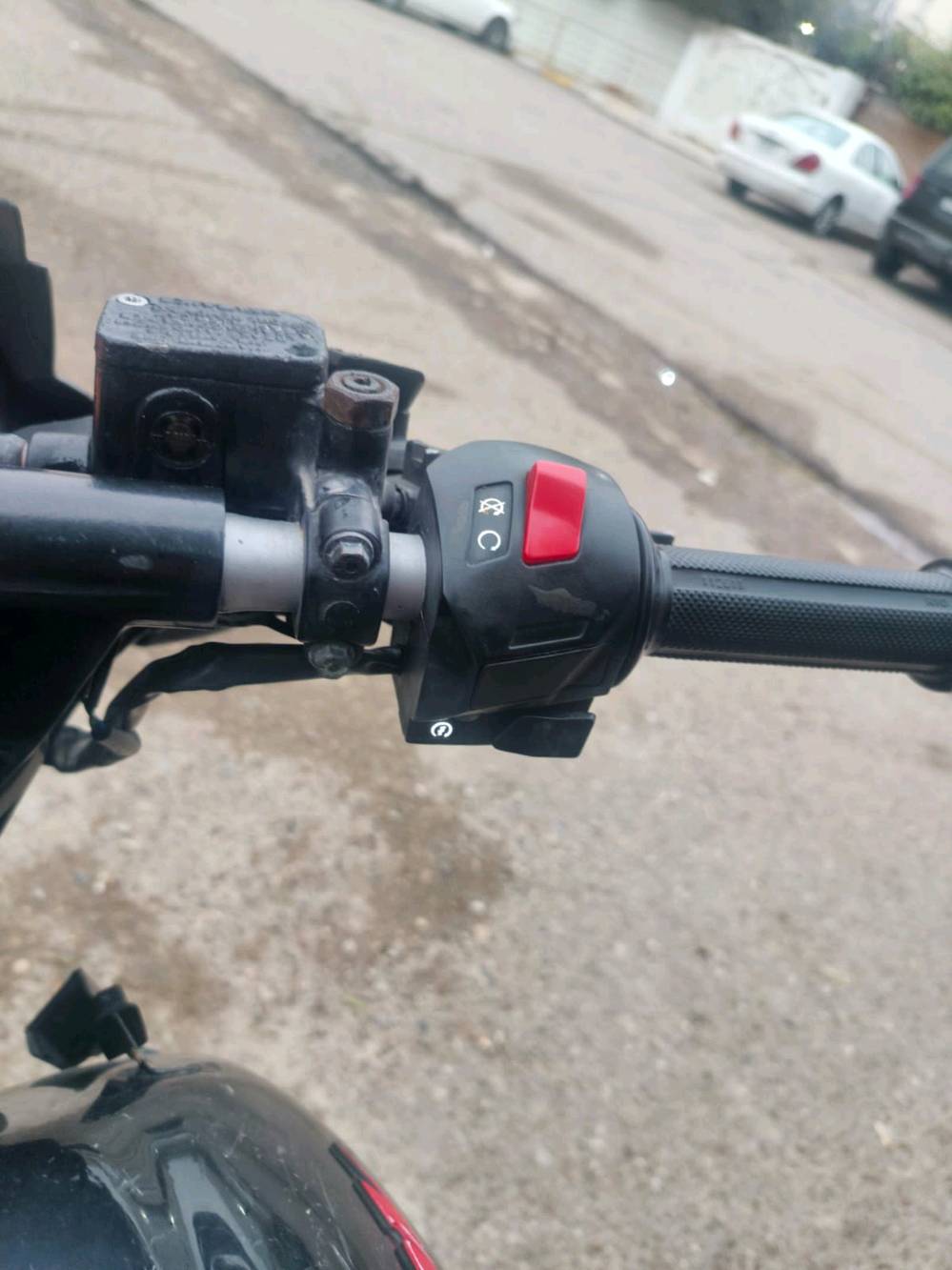 بولسَر للبيع مكينه مكفوله السعر 900 وبيها مجال مكاني الشعب 
