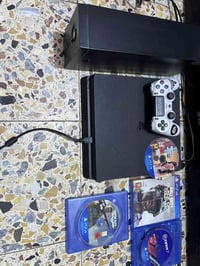 بلي 4 للبيع الجهاز جديد ممفتوح مستخدم قليل مع ملحقات يده وحده واربع اق...