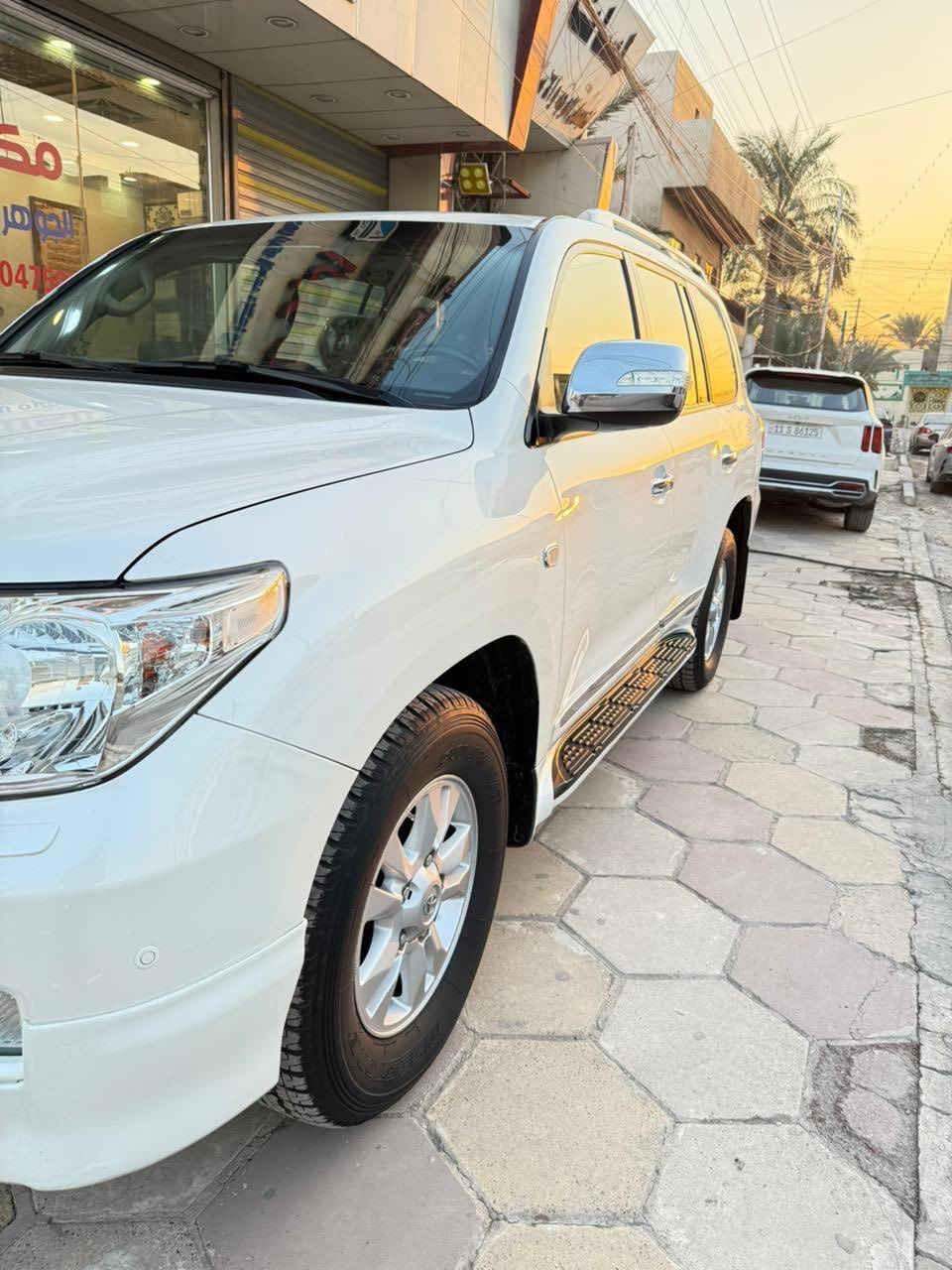 لاندكروز 2011 ستينيه جديد مال بيت بسمنه ومكانه بغداد ماشيه 110 رقم إنجليزي بغداد  
شاشه أندر ويد
كشنات جلد 
حساسات امامي 
زراك لايت 
تشغيل عن بعد 
كشن كهرباء 
حساس خلفي 
كامره خلفيه 
كامره إماميه 
فتحه سلايت 
وبعد بيه هواي مواصفات معروفه مواصفات الستينيه وبيه طخه موجوده بل صور 
رقم الهاتف ***********
