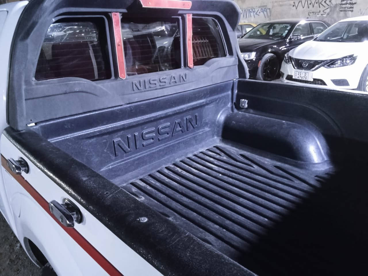 السلام عليكم للبيع نيسان نيفاره موديل 2021 مكينه مجفته ماشيه 250 الف سياره نصبه وشكل ومريح بل سياقه حيل بيه بارد وصبغ موضح بل سونار تخم تاير جديد كير عادي رقم واسط الجديد السياره ب 110 قفل مكان السياره بغداد  ***********
