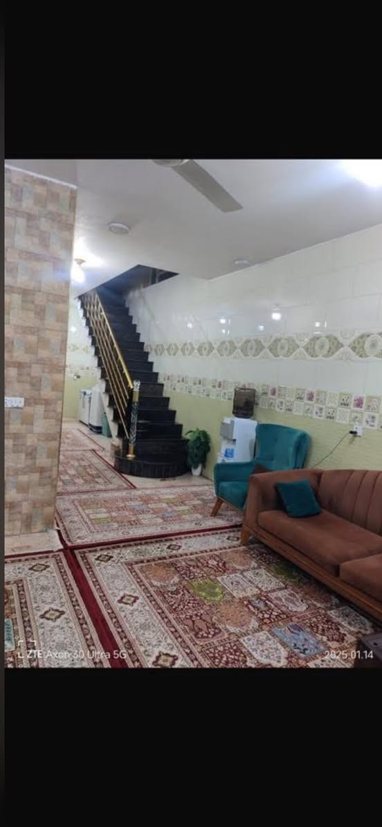 🏠 للبيع - بيت حديث في حي أور 600
📐 المساحة: 202.5 متر
📏 الواجهة: 6.75 م | الطول: 30 م
🔹 مواصفات الطابق الأرضي:
كراج + مطبخ (2.5×7)
استقبال (3.5×7)
صالة + منور
غرفتان (3.5×6)
حمام مشترك
🔹 الطابق الثاني:
3 غرف نوم
حمام مشترك
بيتونة + سطح يحتوي على شتايكر
التتريك: 2 متر
🧱 التشطيب: مرمر وسيراميك إلى السقف
🏗️ البناء: حديث 2018
📍 الموقع: حي أور 600
📞 للاستفسار:***********
