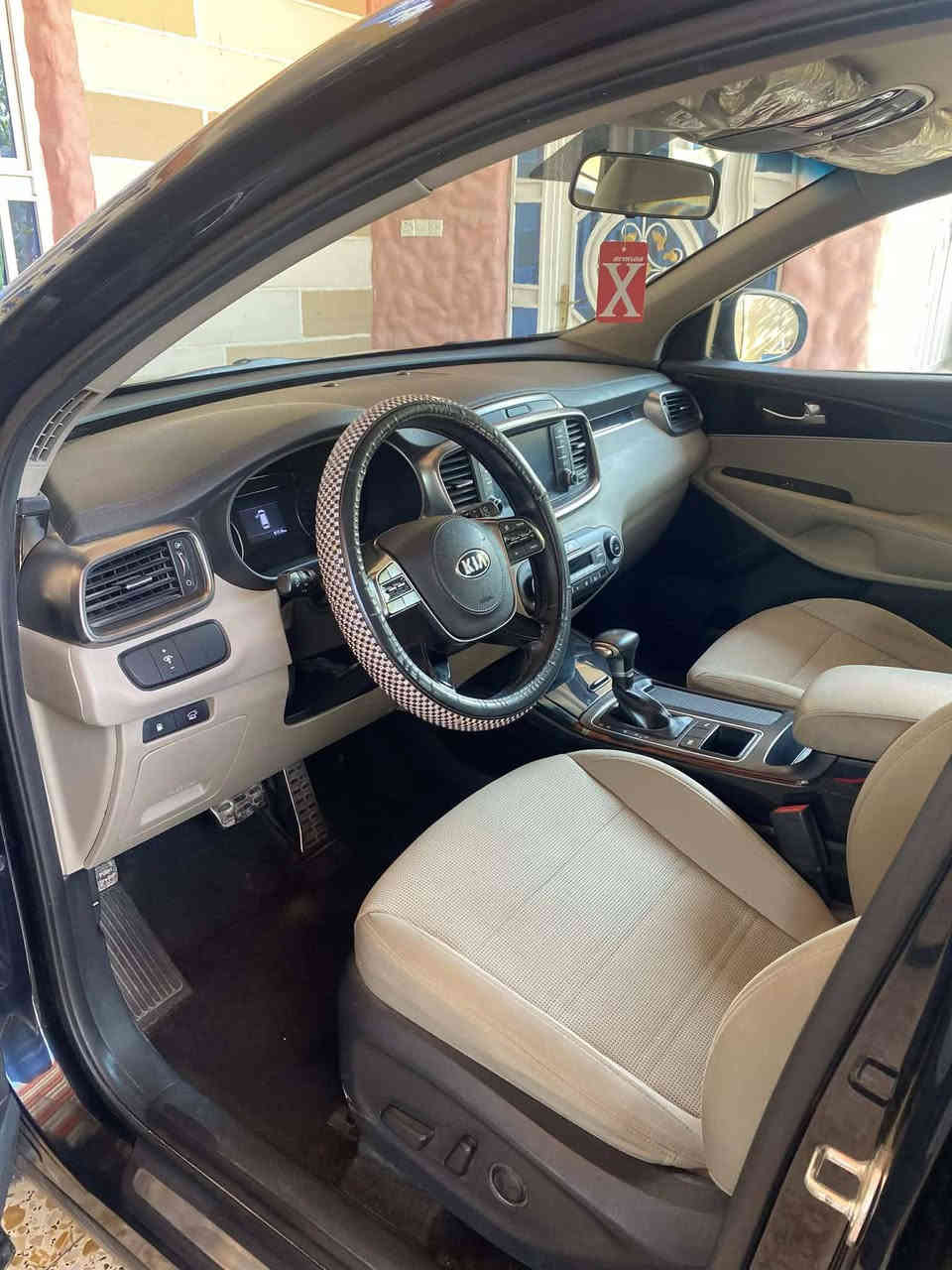 سورنتو 2020 خليجي
مكينه 6 سلندر 
تخم تاير جديد
كشن عدد 2 كهرباء
تبريد 3قطع
بصمة عدد 2
لايت زنون الاصلي 
مري شفط
جنطه كهرباء 
شاشه كبيره 
ويل كروم
السياره ماشيه 75 ألف كيلو 
سياره مكفوله كفاله عامه من كلشي لا صبغ ولا بارد ولا تكحيل حته الدعميات مكينه گير حداديه كلها مكفولة تبريد مكفول 
رقم  ***********
      ***********
السعر 255
العنوان // بابل المسيب
