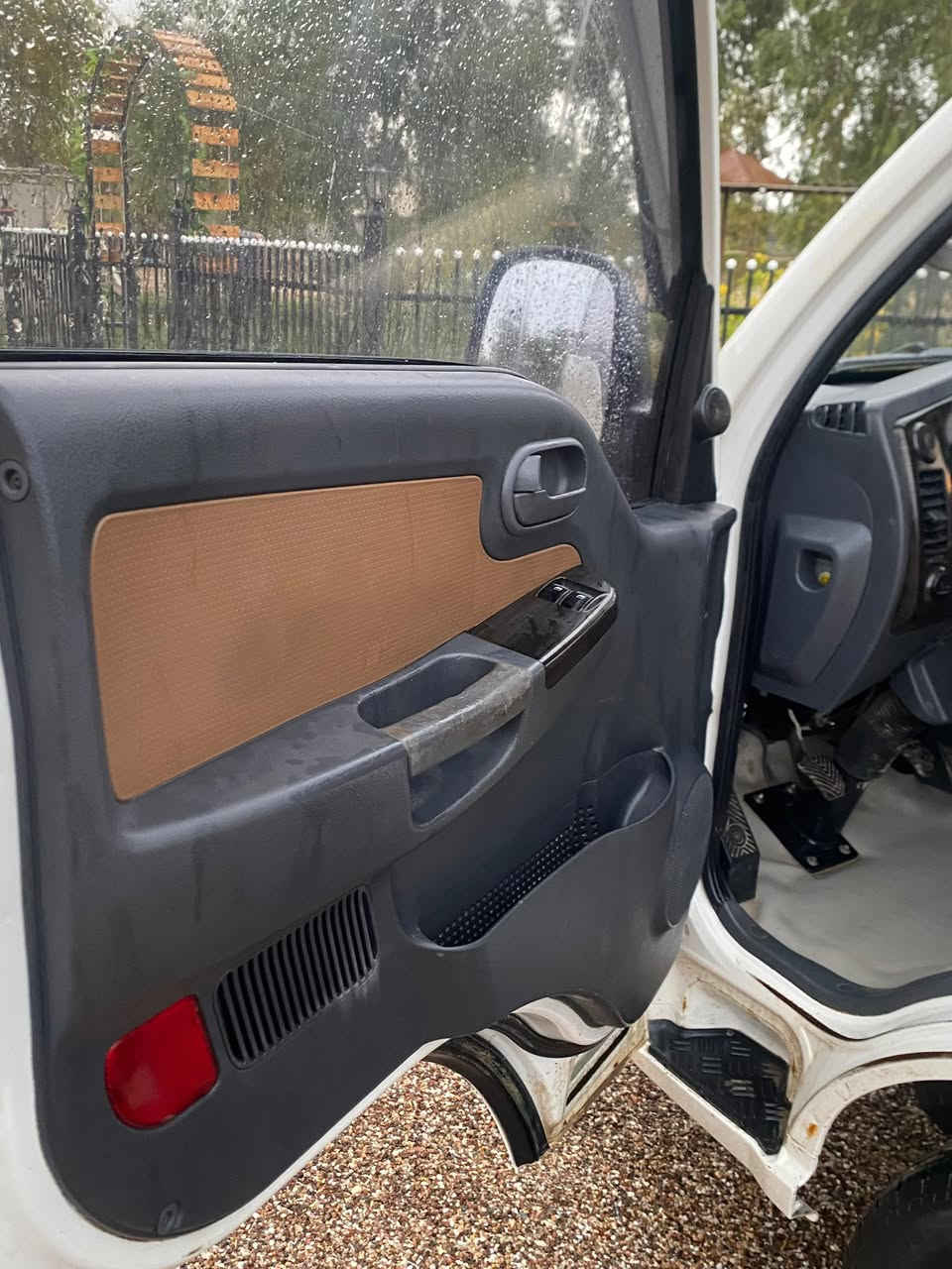 السلام عليكم 
للبيع كيا بنكو موديل 2020
سياره حلوه وجاهزه 
رقم بصره انكليزي 
مكانها البصره الزبير 
سعر 122 وبيها مجال قليل 
للاستفسار اكثر اتصل 
***********
