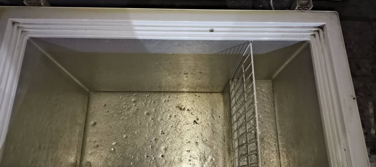 سلام عليكم مجمده للبيع شرط شغل وماداخله تصليح ابد سعر, 150 الف مكاني البصره الهارثه ***********
