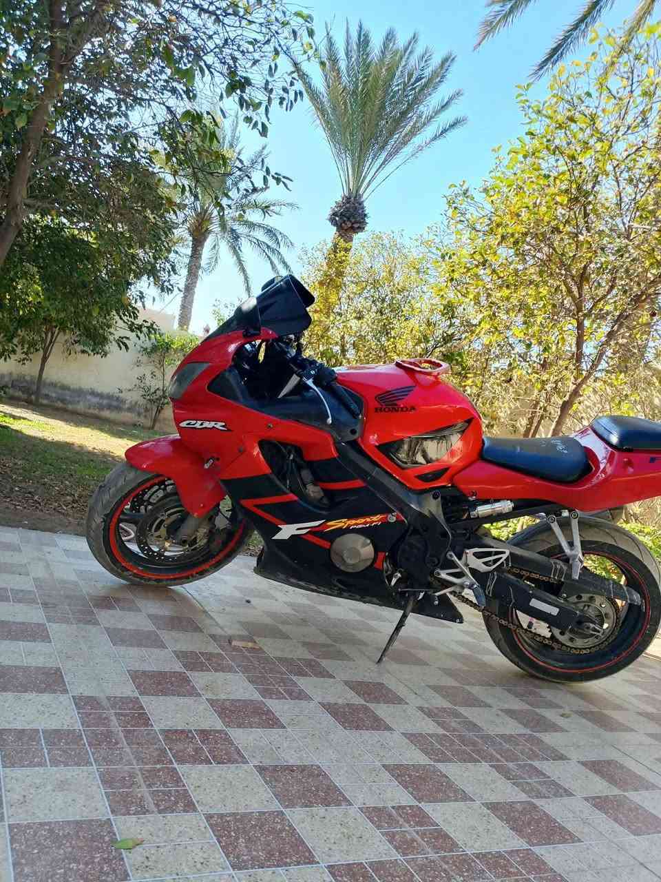 اسلام عليكم
دراجه F4i للبيع 
الدراجه مكفوله كفاله عامل 
مكينه مكفوله 
ضفيره كهربائيات ع وضع الشركه كله شغاله
شاصي مكفول 
تايرات جدد 
الدراجه شوفت عينكم مال جناي او عليه اضافات بسيطه 
السعر المطلوب 26 او بيهة مجال بسيط حك الجيه 
مكاني بغداد الشعب قرب للستفسار ع 
رقم ***********
