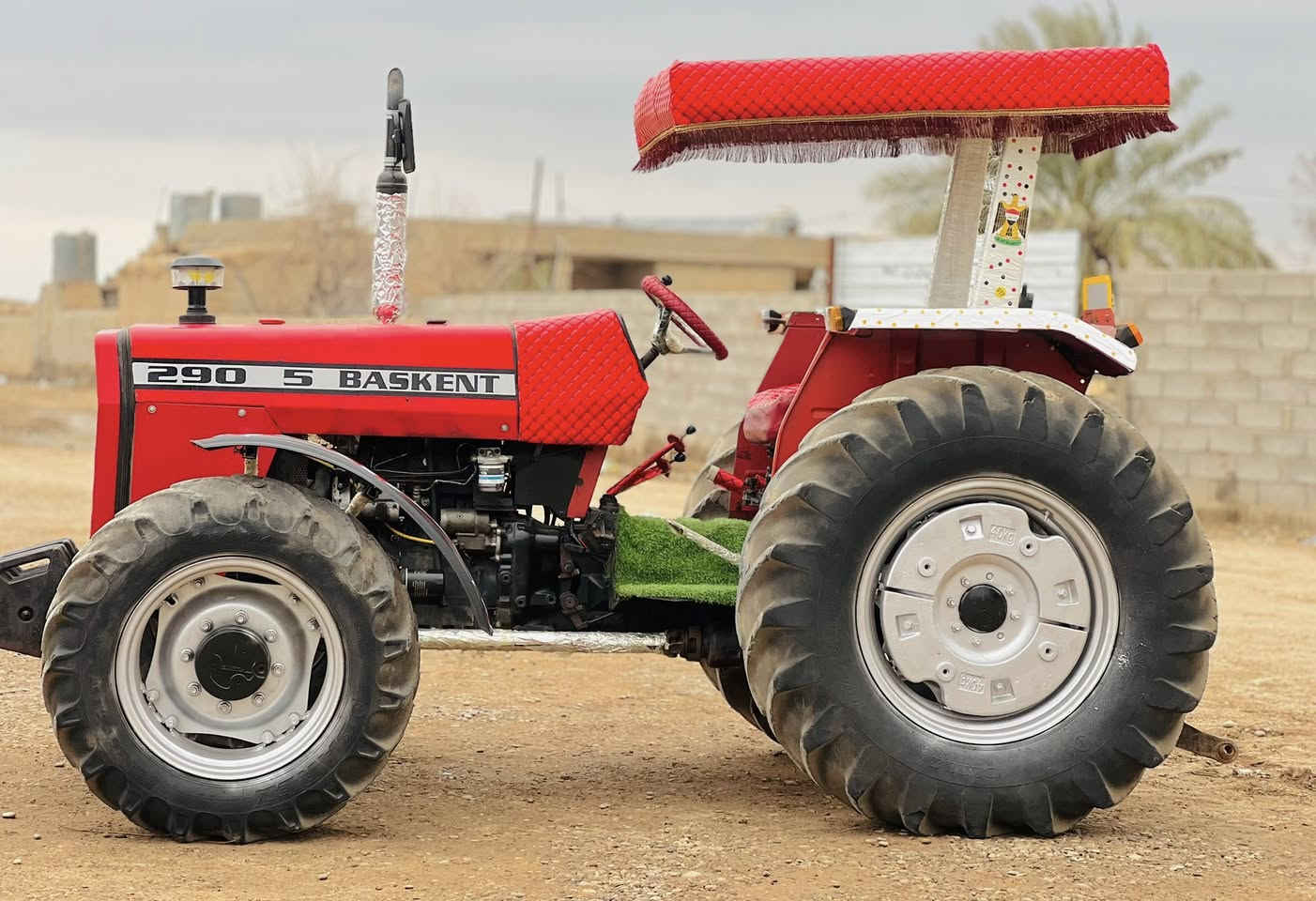 السلام عليكم مكلف بالنشر تركتر تركي دبل بلادي للبيع موديل 2010 كله عل وضع الشركه فقط المحرك نازلو رنگات رقم وسنويه تريد تحويل تريد وكاله السعر 105 أوراق وبيه مجال الاستفسار عل الرقم***********
