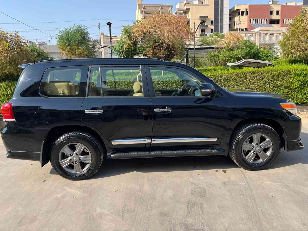 Land Cruiser 
2013 
Vxr 5.7
رەش
٣ پارچە بۆیاخ 
دوو pdr 
١٥٥ هەزاری حەقیقی رۆیشتیە 
مەکینە و گێر بەشەرت نەکریتەوە 
سەیارەکە زۆر خاوێنە 
*********** بەس وەتساپ أربيل, العراق
