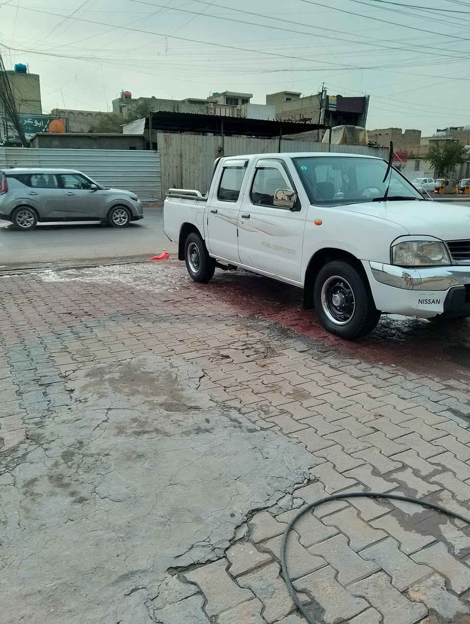 السلام عليكم بيكم نيسان موديل 2009 سيارة بلادية بيهة طخة بخشم الجاملغ الامامي فقط مكينة كير جدد تبريد ثلج تدفئة داخل جديد رقم بغداد *********** السعر 120وبية مجال
