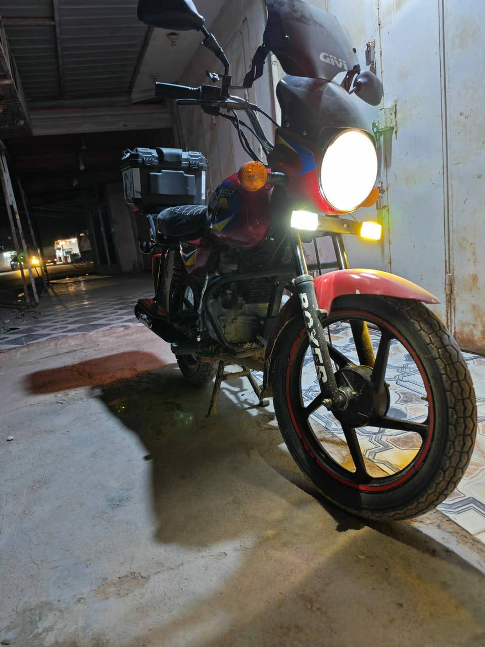 يا الله
سلام عليكم ورحمة الله وبركاته دراجة بوكسر مرقم ديالى انكليزي موديل ٢٠١٩ 
هزة كاملة الدراجة مجفته تجفيت شركة الصور كدامكم سعرهة 1650 وبيهة مجال شرط التحويل الرقم/***********
