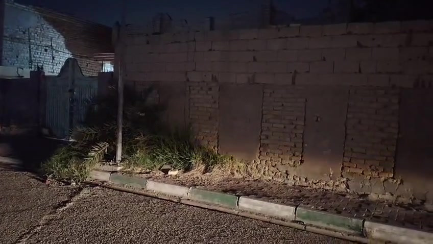 بيت للبيع في حي العسكري  نهايئة شارع اسواق السلطان 
بناء 2005
ركن على شارعين يحتوي البيت على غرفتين وصحيات داخليه وخارجيه وبراني ومطبخ  البيت قرب مدرسة السبطين  

الاستسفار مراسلت الصفحه  او الاتصال على رقم ***********
