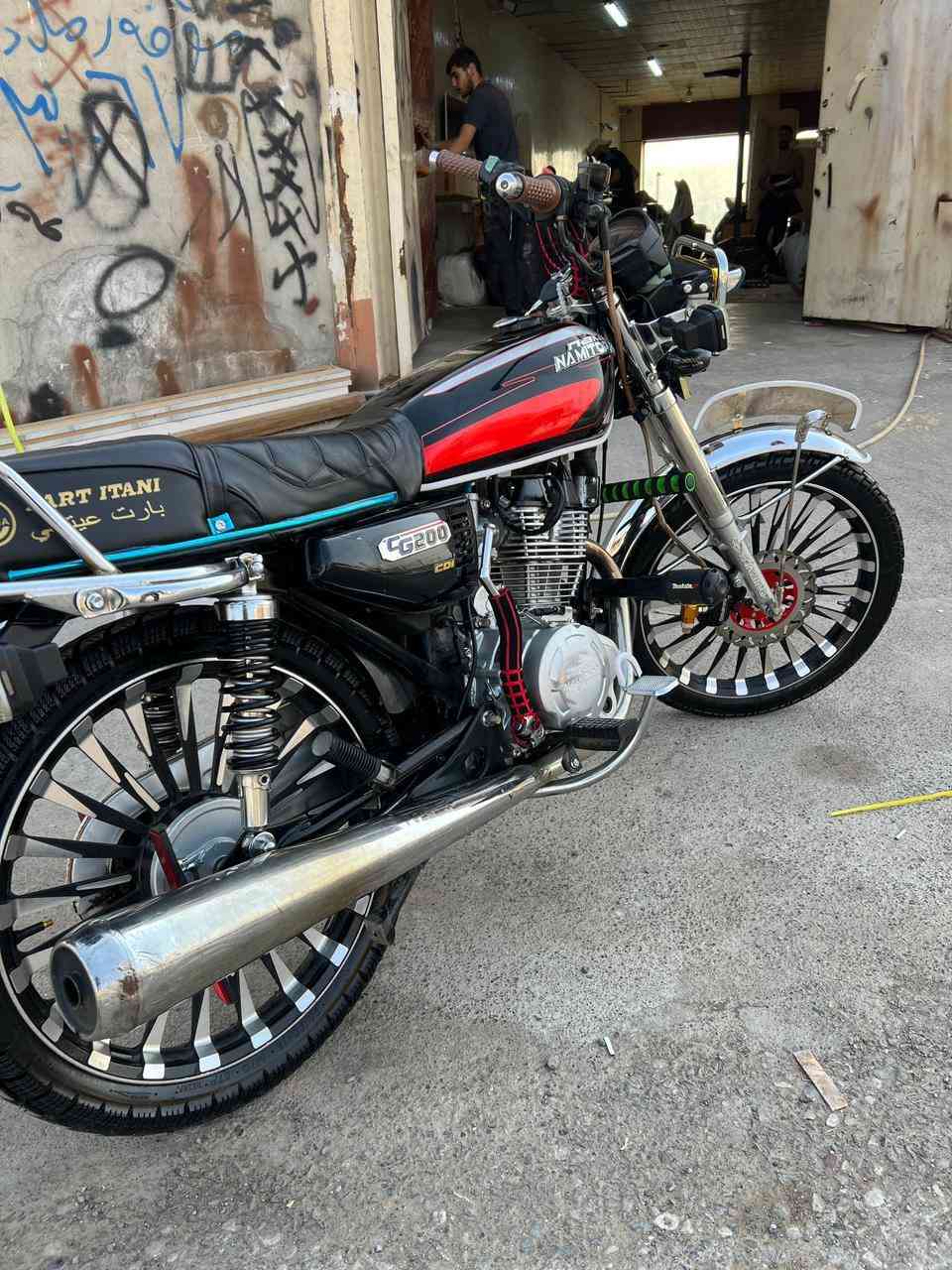 نامي برو
محرك 200
منافيس موجود
كهرباء شغل 
محرك كبس 
موجود بحركه 
تواصل واتساب ***********
