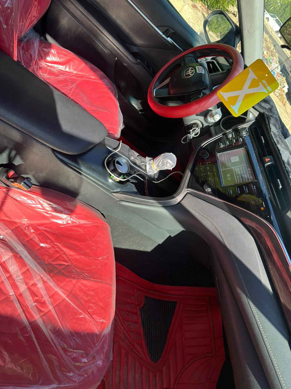 السلام عليكم 
كامري للبيع موديل 2018 رقم دهوك شرط التحويل السياره مصبوغه عام عام السياره جاهزه كير محرك بشرط السعر 132 الرقم ***********
